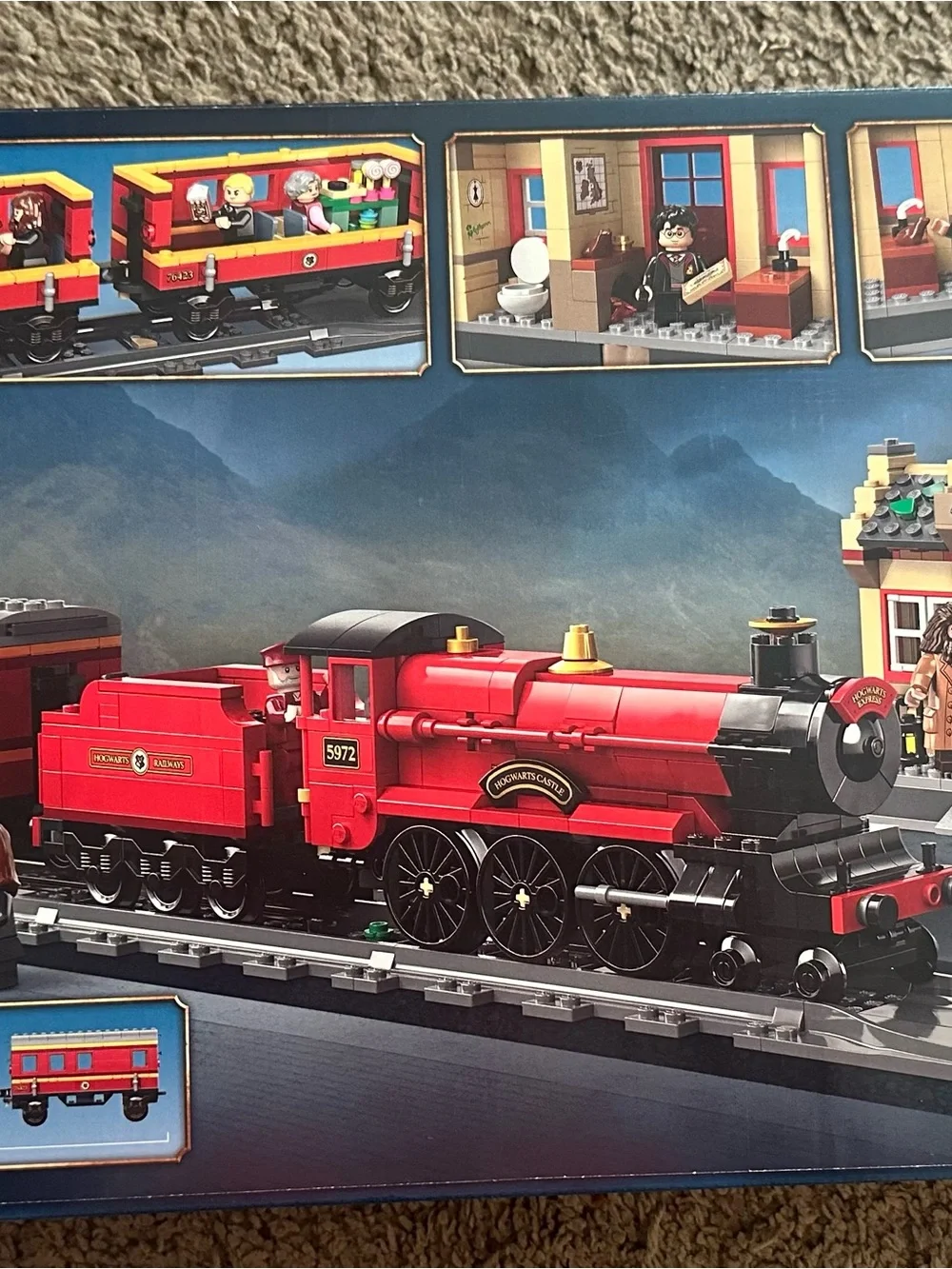 Warner Bros. Red and Black Hogwarts Express Building Train Set